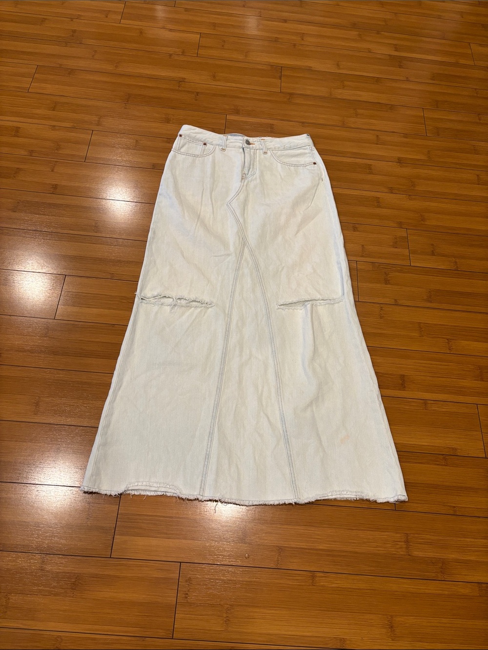 Maison Martin Margiela White Denim Flare Skirt size is 8-10 (M) the waist 30